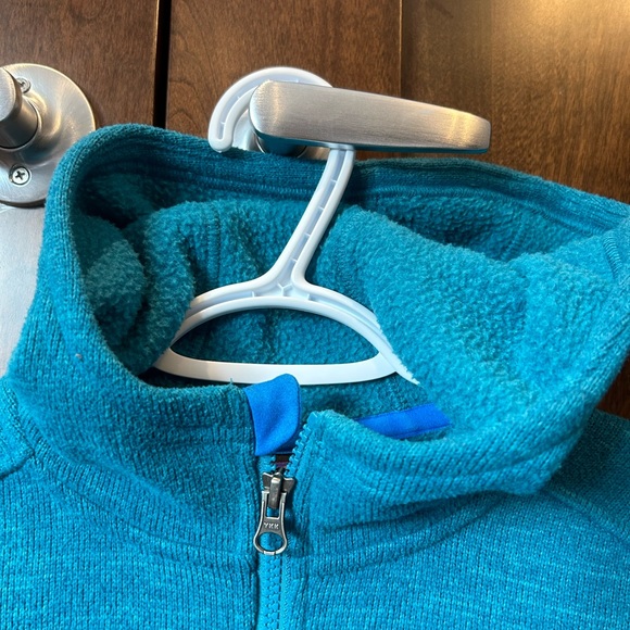 Patagonia Hooded Fleece Zip-up - Picture 4 of 15